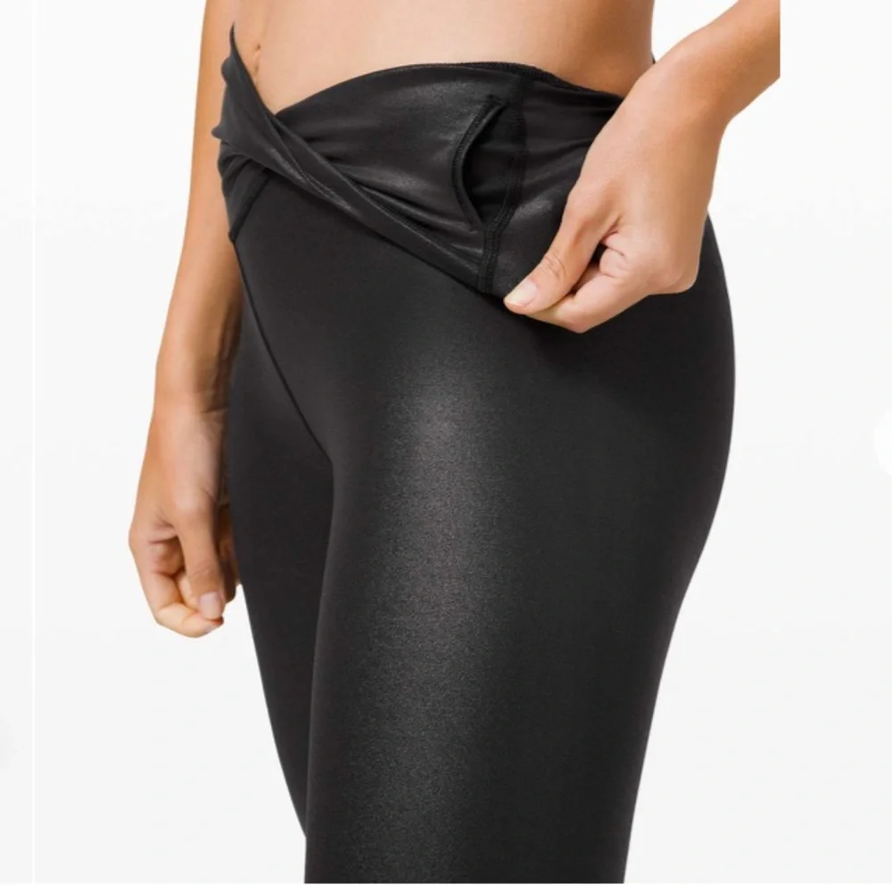Lululemon Wunder Under High-Rise Tight *Foil 28" in Matte Black Foil ~ Size 6 - Picture 2 of 12